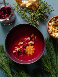 rote-bete-suppe-mit-birne-orange-zimt-und-kokos-2